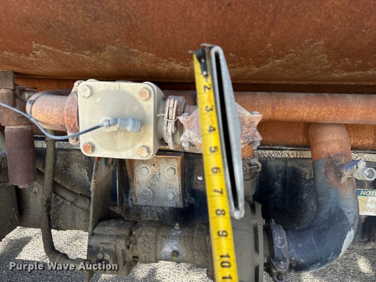 image for item DU1414 1985 Ford 9000 water truck