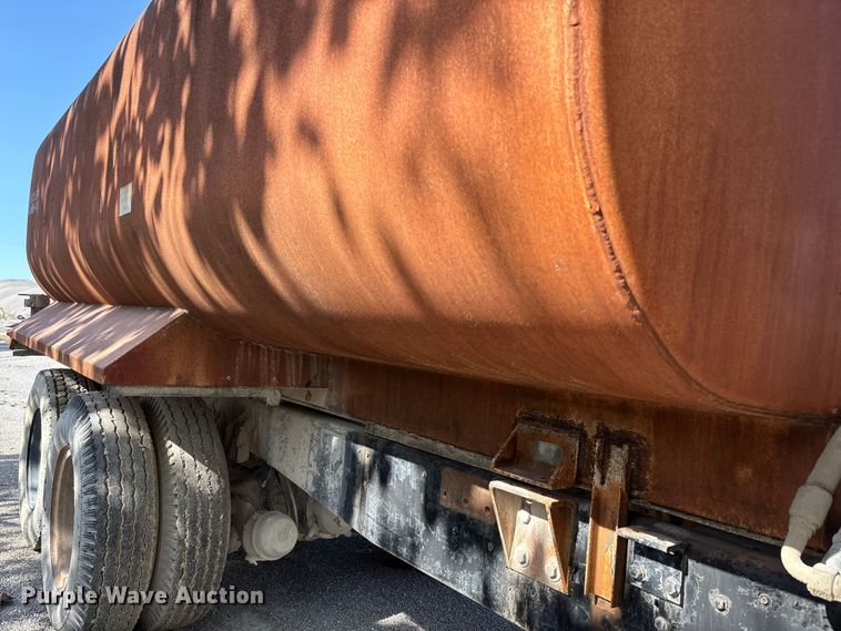 image for item DU1414 1985 Ford 9000 water truck