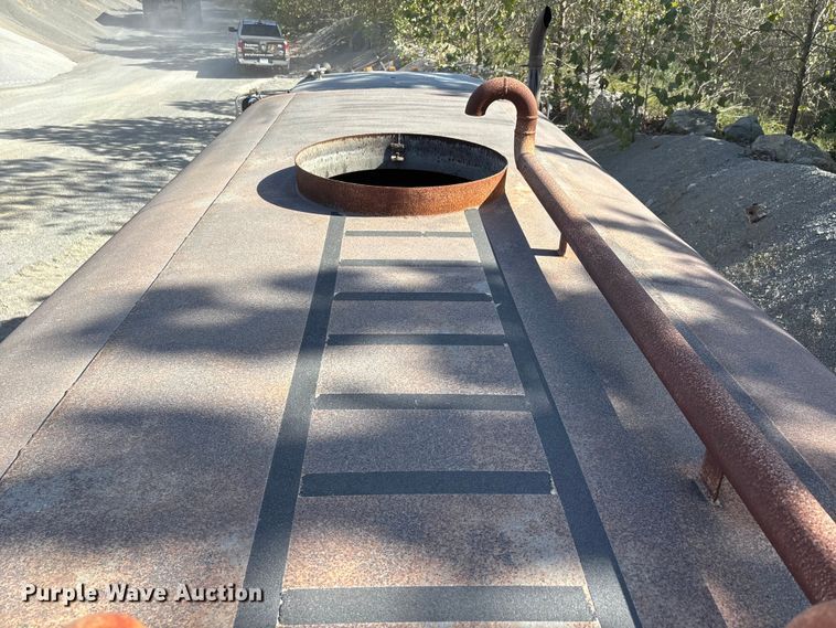 image for item DU1414 1985 Ford 9000 water truck