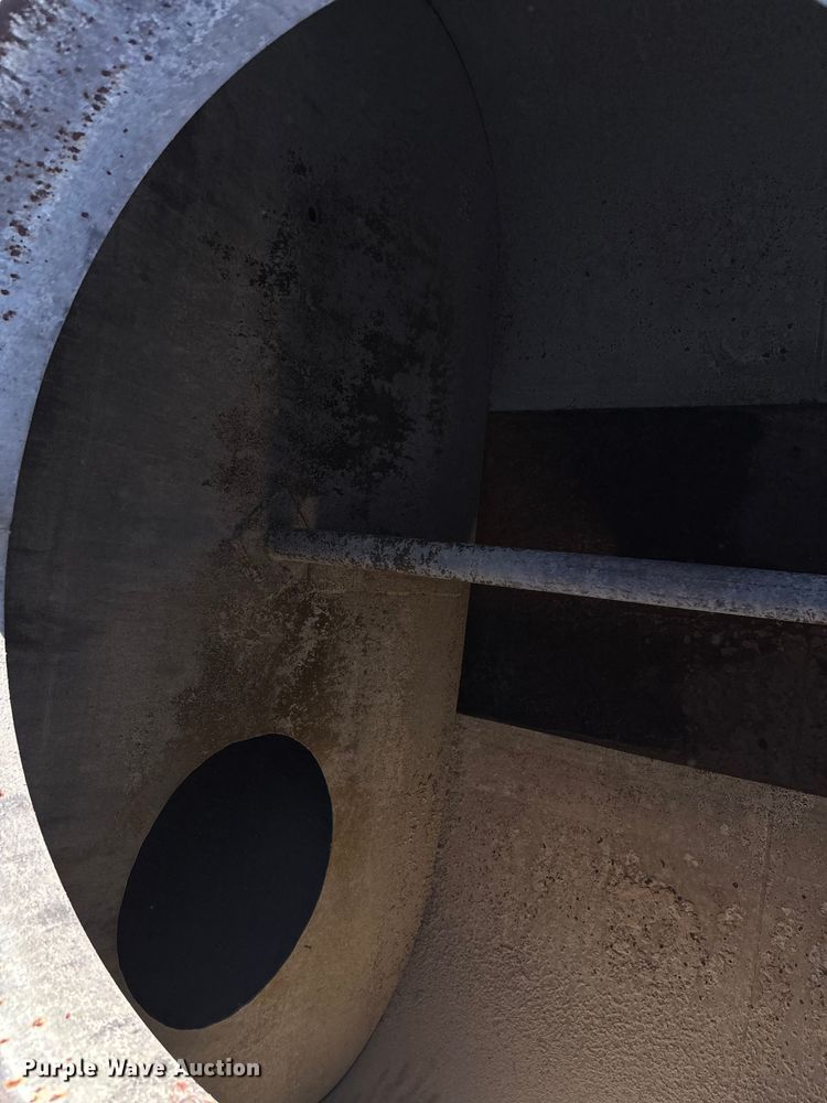 image for item DU1414 1985 Ford 9000 water truck