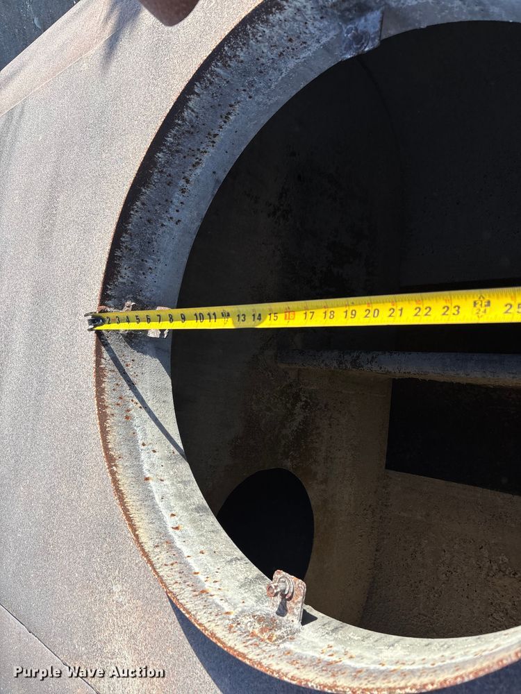 image for item DU1414 1985 Ford 9000 water truck