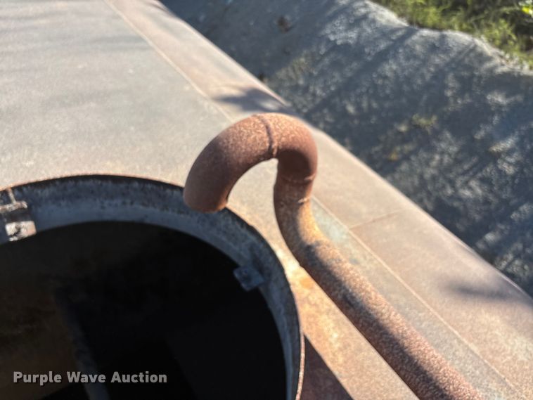 image for item DU1414 1985 Ford 9000 water truck