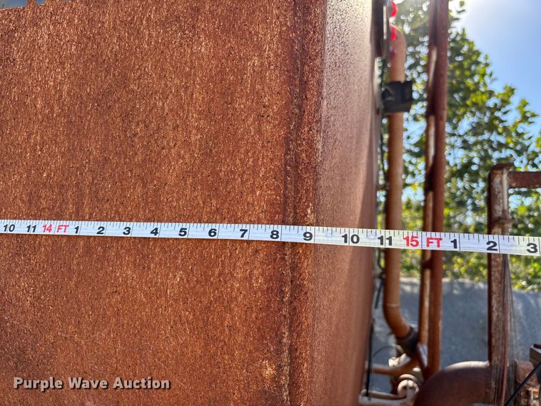 image for item DU1414 1985 Ford 9000 water truck