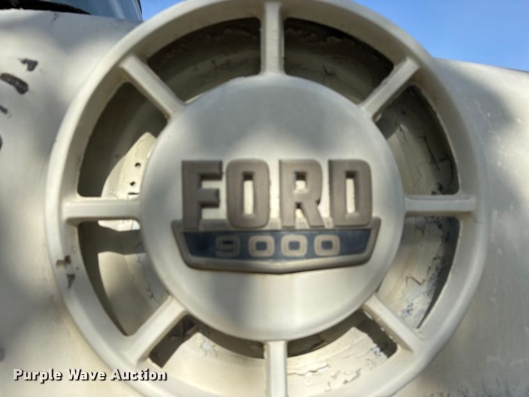 image for item DU1414 1985 Ford 9000 water truck