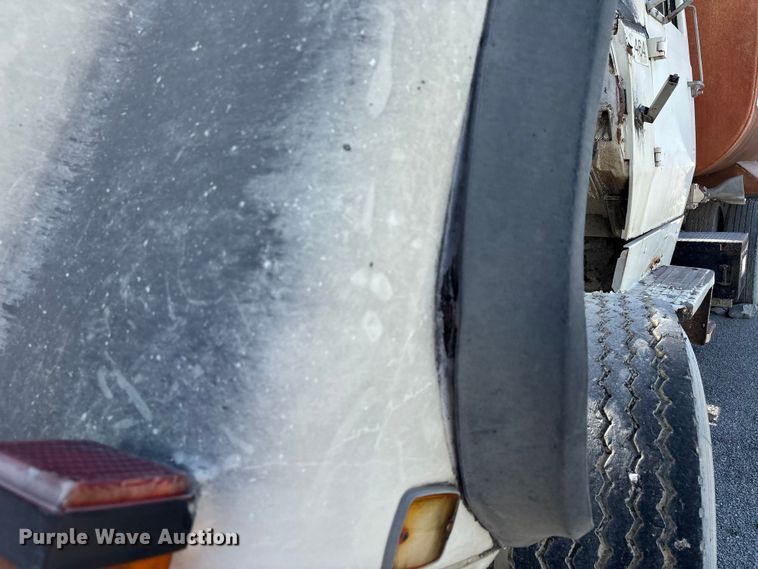 image for item DU1414 1985 Ford 9000 water truck