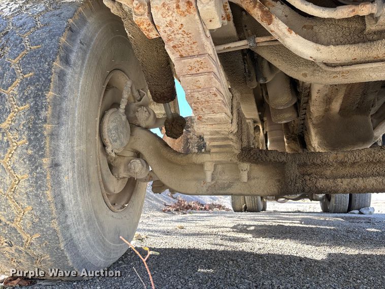 image for item DU1414 1985 Ford 9000 water truck