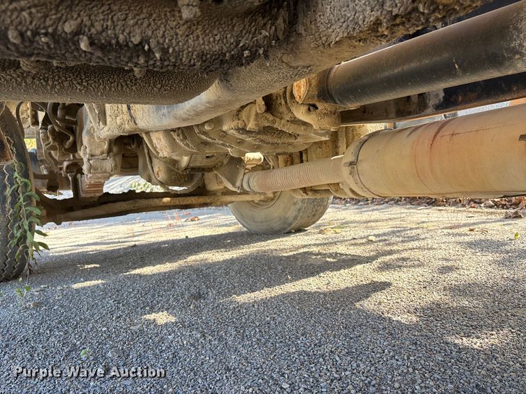 image for item DU1414 1985 Ford 9000 water truck