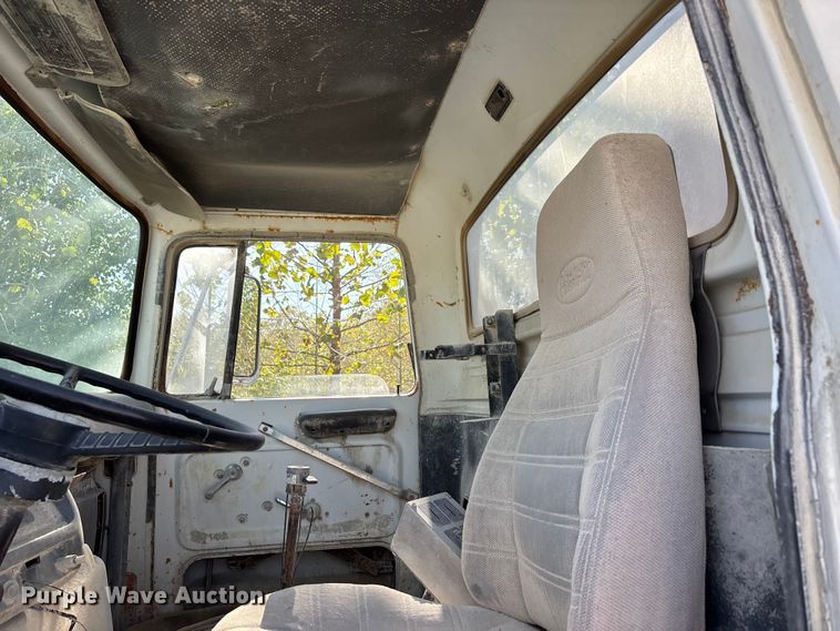 image for item DU1414 1985 Ford 9000 water truck