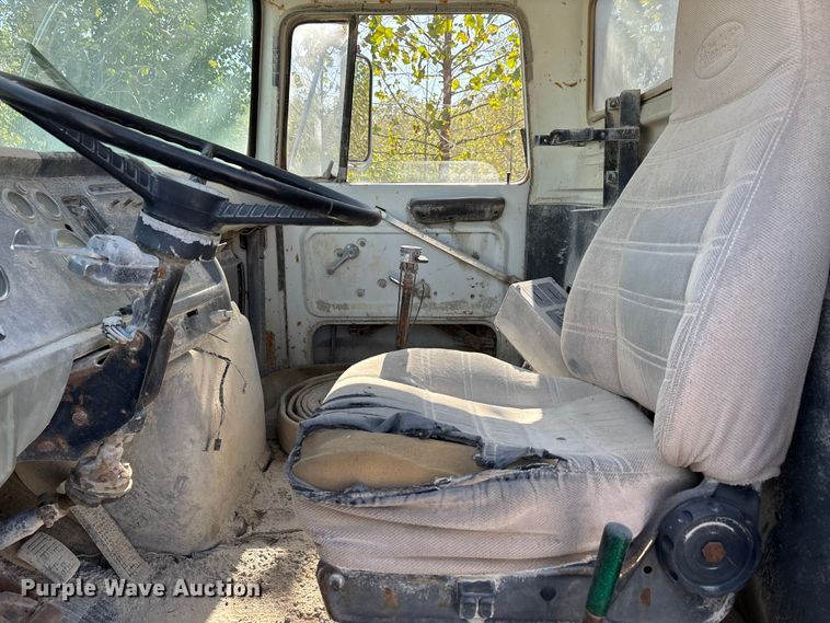 image for item DU1414 1985 Ford 9000 water truck