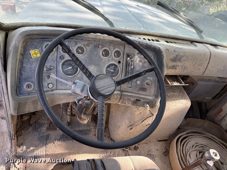 image for item DU1414 1985 Ford 9000 water truck