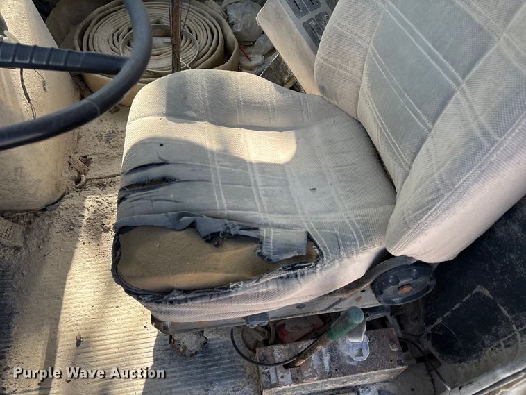 image for item DU1414 1985 Ford 9000 water truck