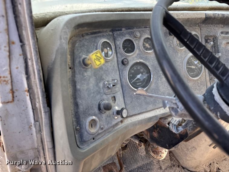 image for item DU1414 1985 Ford 9000 water truck
