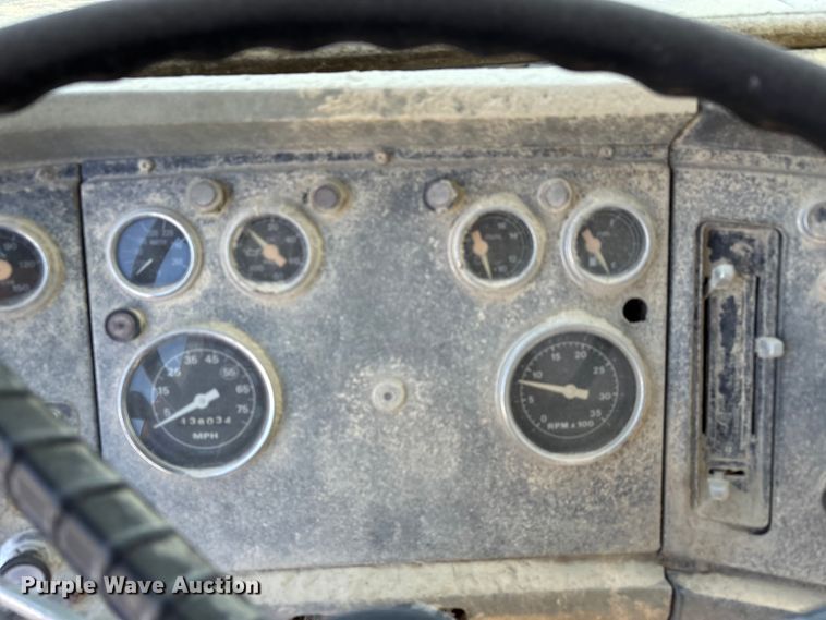 image for item DU1414 1985 Ford 9000 water truck