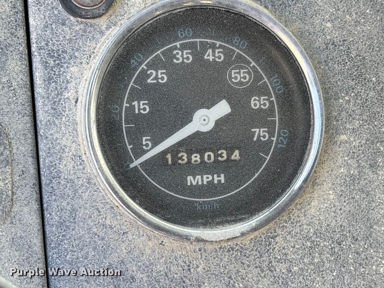 image for item DU1414 1985 Ford 9000 water truck