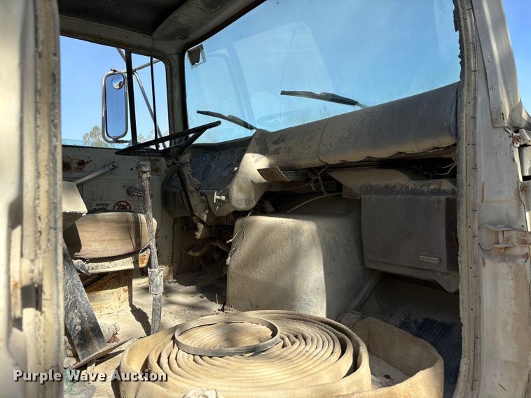 image for item DU1414 1985 Ford 9000 water truck