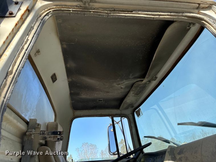 image for item DU1414 1985 Ford 9000 water truck