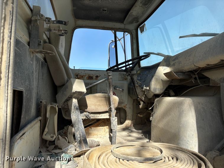 image for item DU1414 1985 Ford 9000 water truck