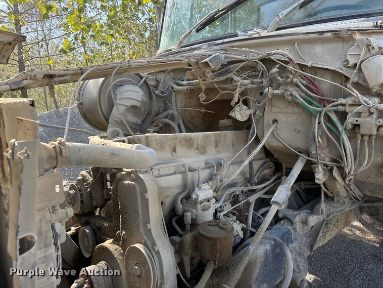 image for item DU1414 1985 Ford 9000 water truck