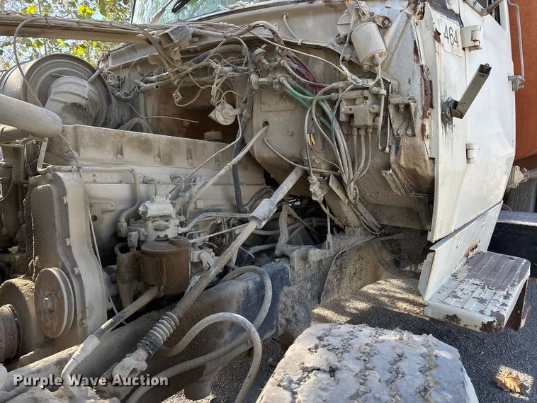 image for item DU1414 1985 Ford 9000 water truck