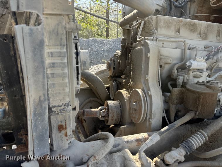 image for item DU1414 1985 Ford 9000 water truck