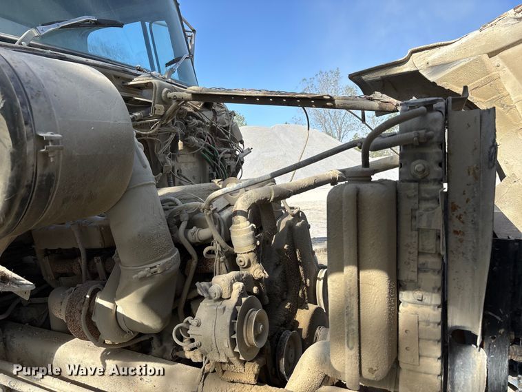 image for item DU1414 1985 Ford 9000 water truck