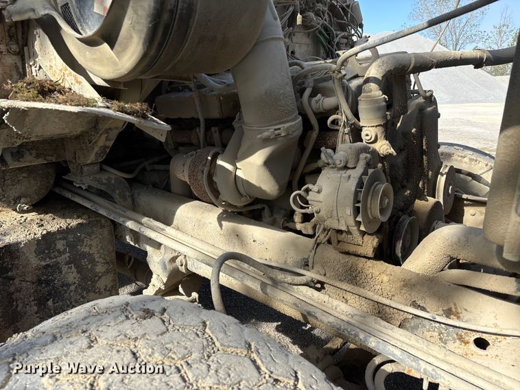 image for item DU1414 1985 Ford 9000 water truck