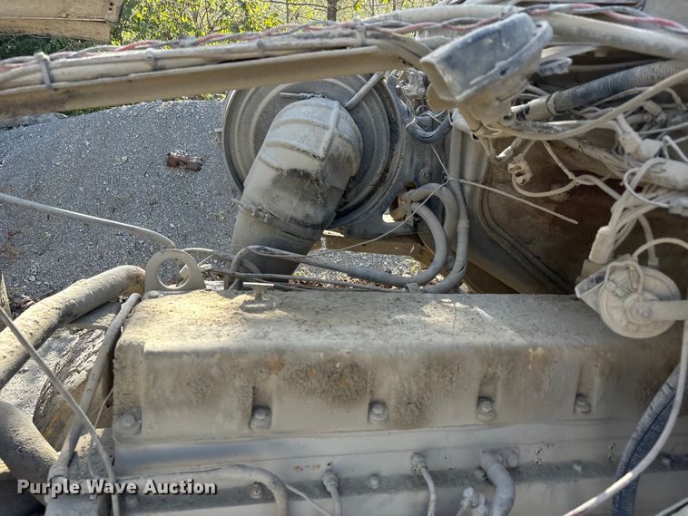 image for item DU1414 1985 Ford 9000 water truck