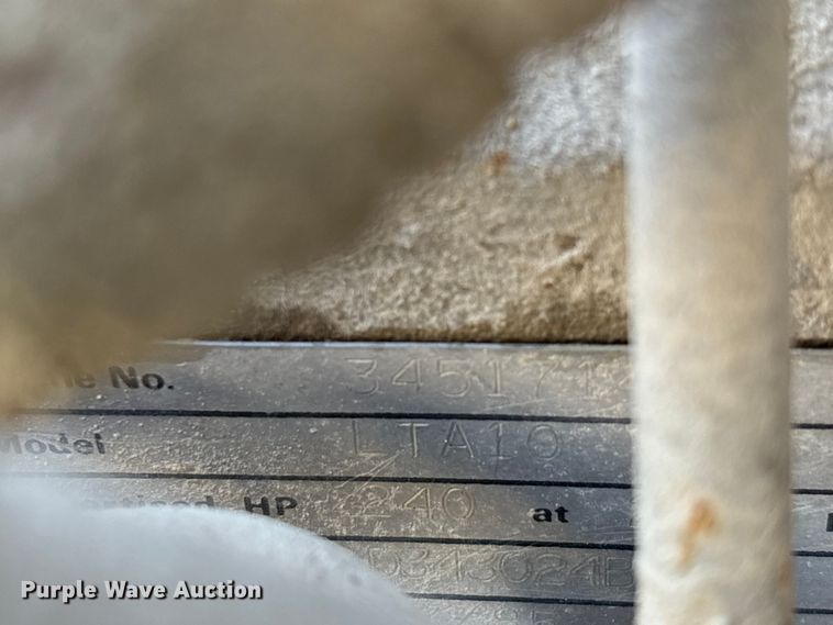 image for item DU1414 1985 Ford 9000 water truck