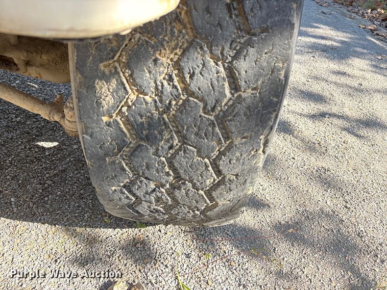 image for item DU1414 1985 Ford 9000 water truck