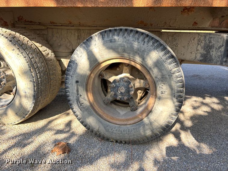 image for item DU1414 1985 Ford 9000 water truck