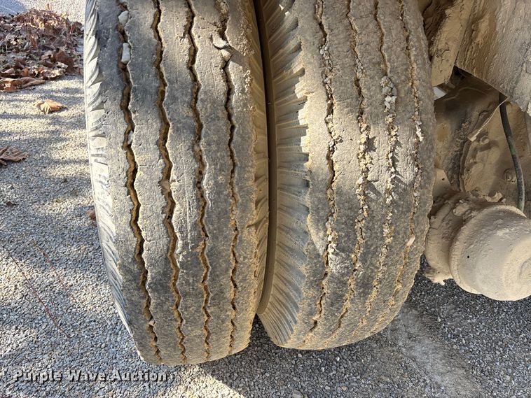 image for item DU1414 1985 Ford 9000 water truck