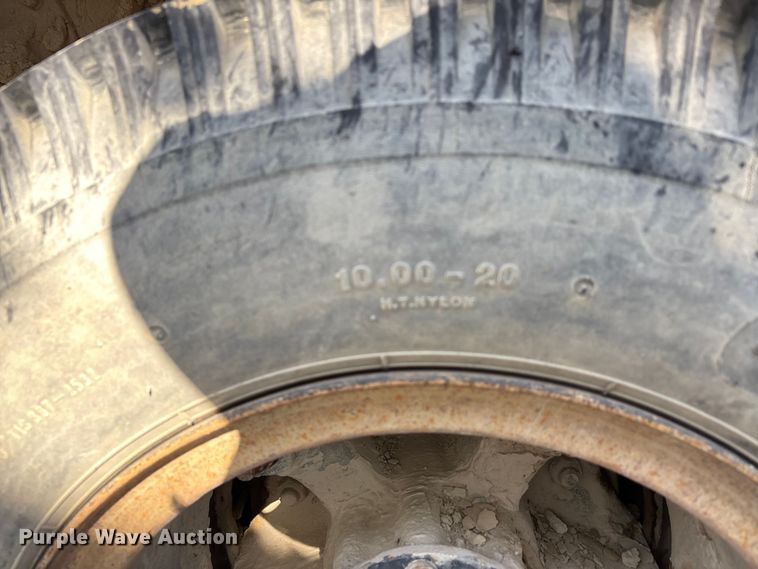 image for item DU1414 1985 Ford 9000 water truck