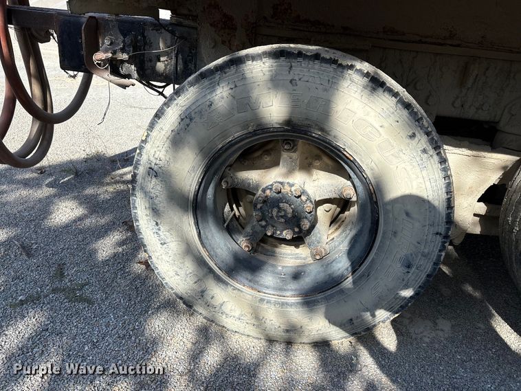 image for item DU1414 1985 Ford 9000 water truck