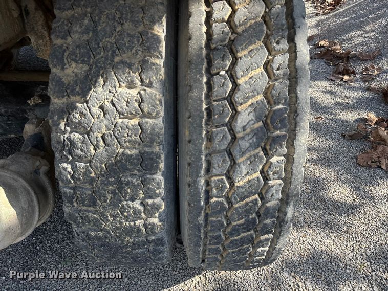 image for item DU1414 1985 Ford 9000 water truck