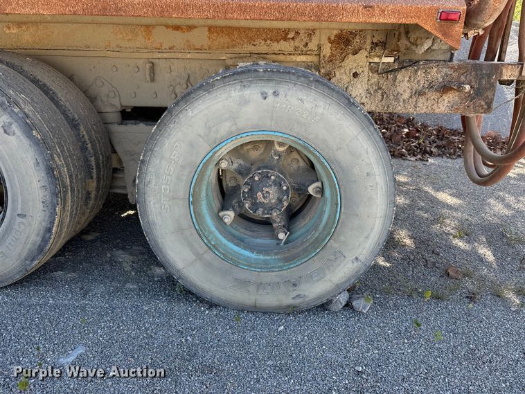 image for item DU1414 1985 Ford 9000 water truck