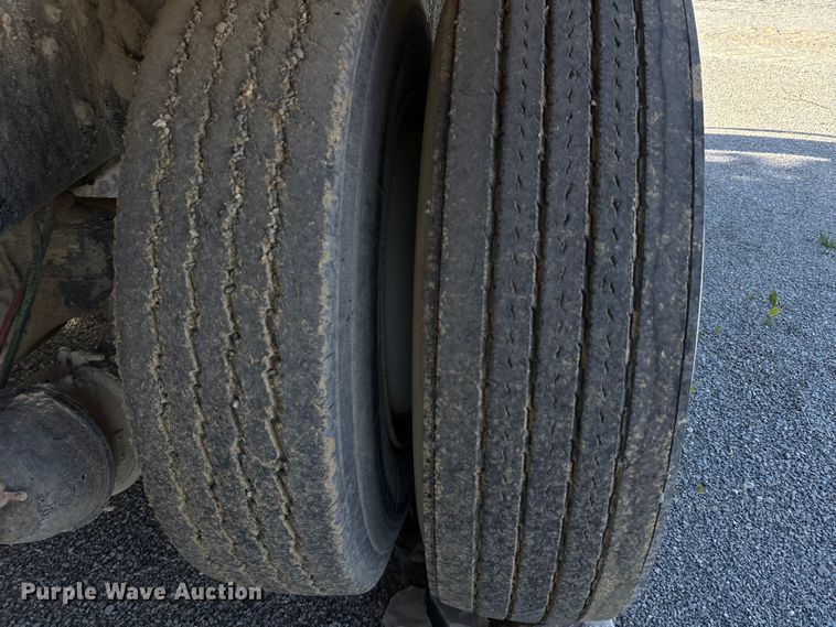 image for item DU1414 1985 Ford 9000 water truck