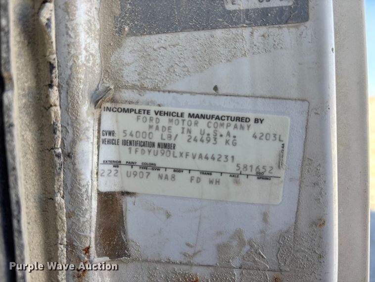 image for item DU1414 1985 Ford 9000 water truck