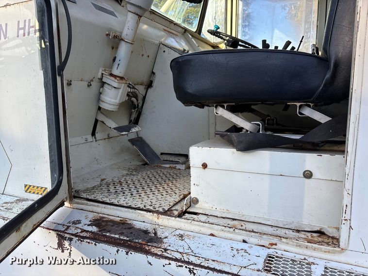 image for item DU1492 Elgin Pelican HH sweeper