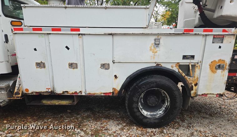 image for item DU2515 2008 Freightliner Business Class M2 bucket truck