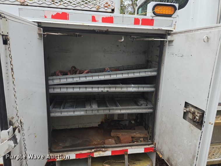 image for item DU2515 2008 Freightliner Business Class M2 bucket truck