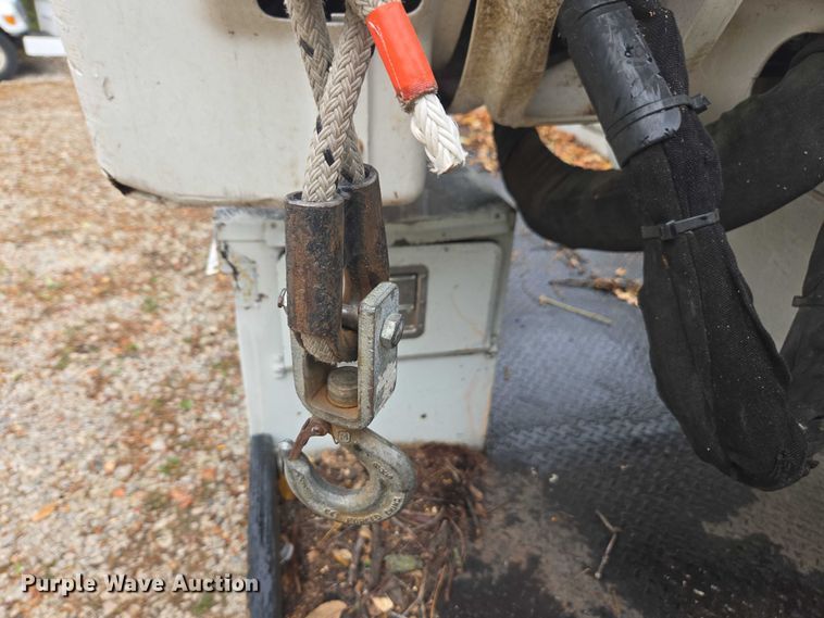 image for item DU2515 2008 Freightliner Business Class M2 bucket truck