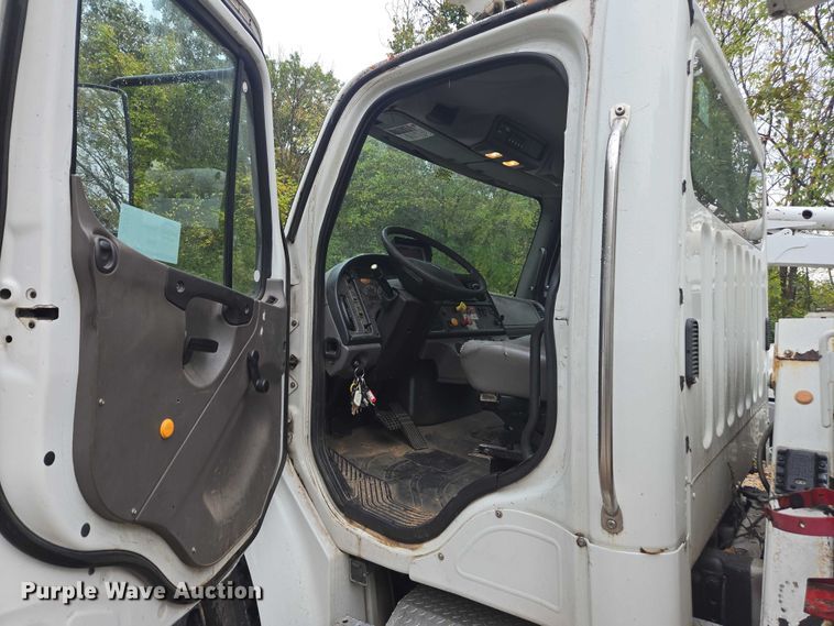 image for item DU2515 2008 Freightliner Business Class M2 bucket truck