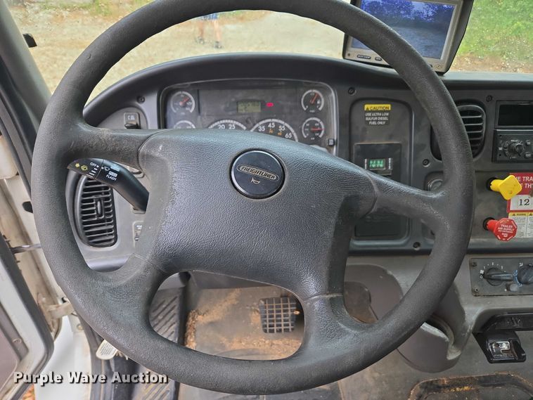 image for item DU2515 2008 Freightliner Business Class M2 bucket truck