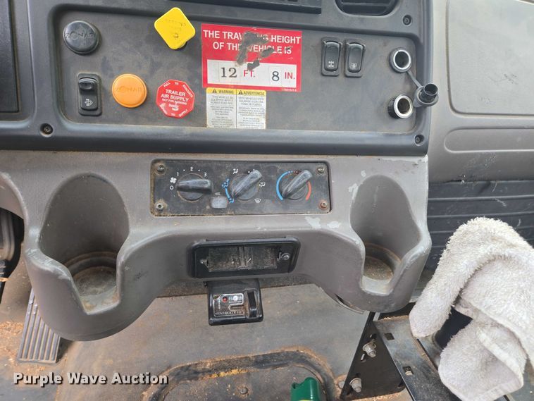 image for item DU2515 2008 Freightliner Business Class M2 bucket truck