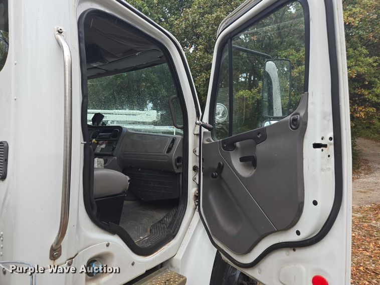 image for item DU2515 2008 Freightliner Business Class M2 bucket truck