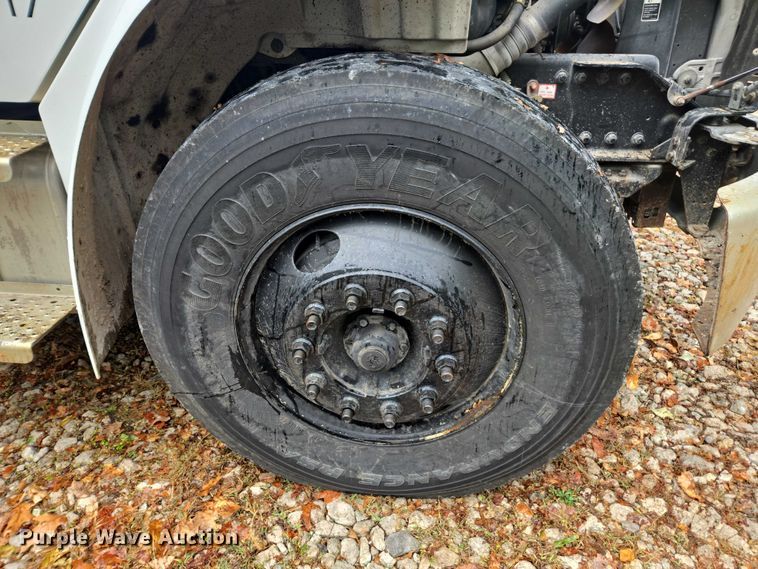 image for item DU2515 2008 Freightliner Business Class M2 bucket truck