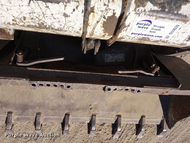 image for item DU3639 2005 Bobcat S130 skid steer loader