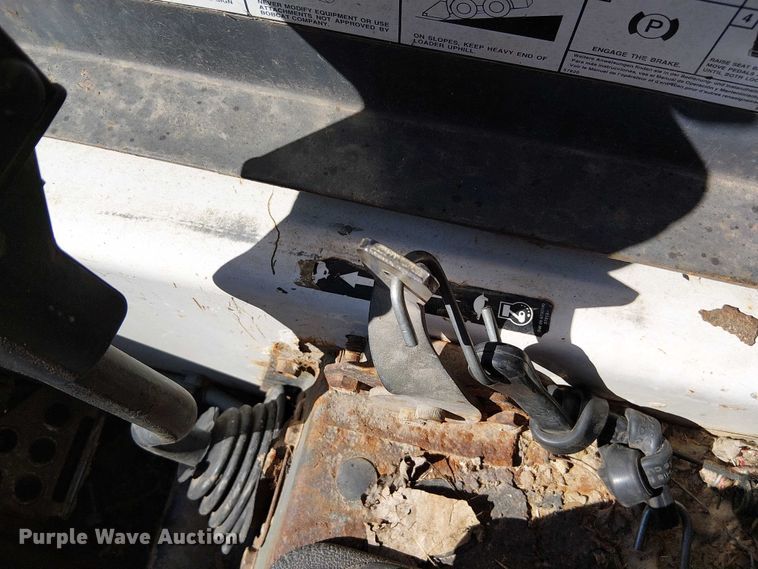 image for item DU3639 2005 Bobcat S130 skid steer loader