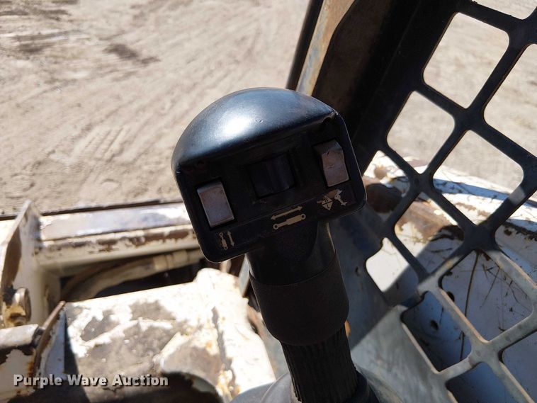 image for item DU3639 2005 Bobcat S130 skid steer loader