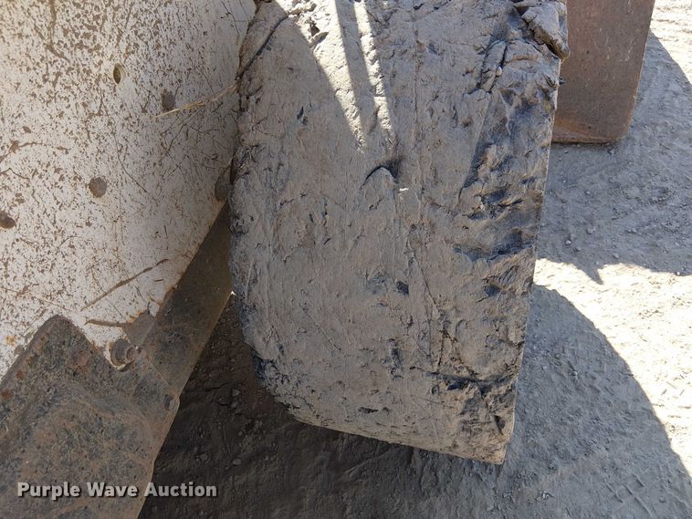 image for item DU3639 2005 Bobcat S130 skid steer loader